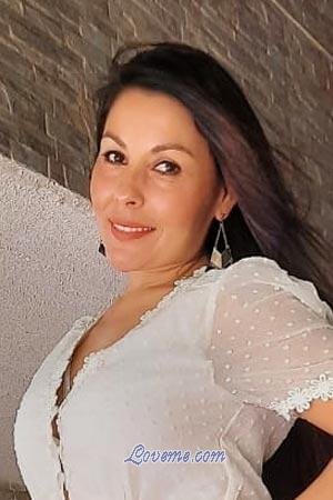 200541 - Isabel Age: 44 - Colombia