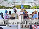 cartagena-women-boat-1104-12